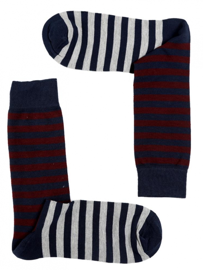 Ανδρικές κάλτσες ριγέ.