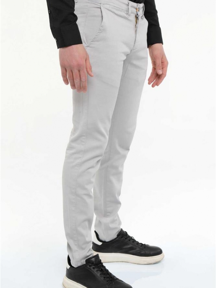 Παντελόνι chinos slim fit.