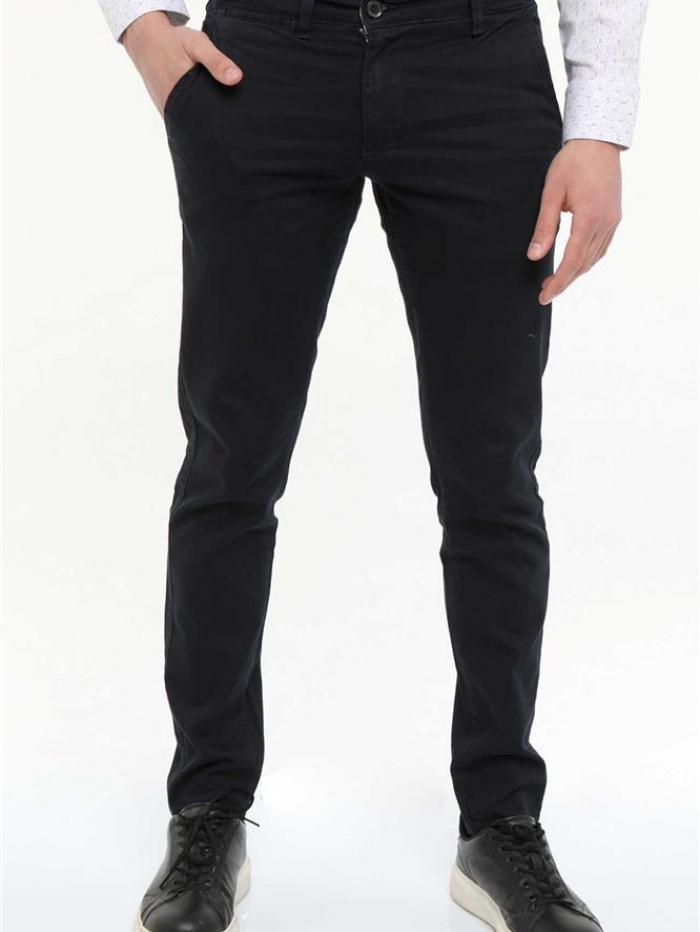 Παντελόνι chinos slim fit.