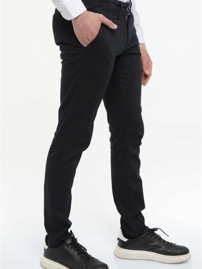 Παντελόνι chinos slim fit.
