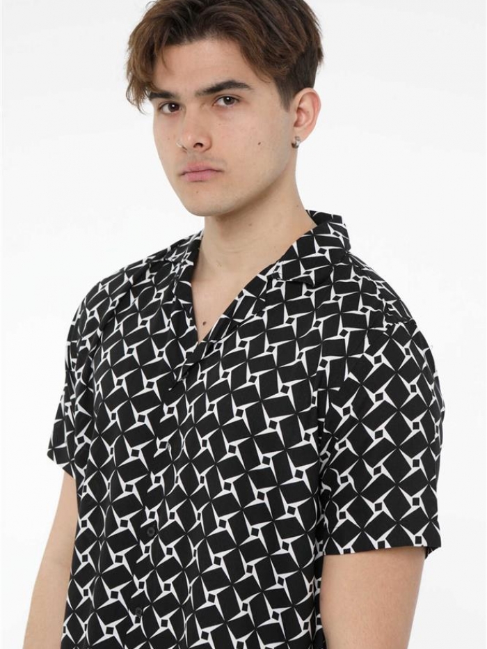 Πουκάμισο κοντομάνικο εμπριμέ, slim fit.