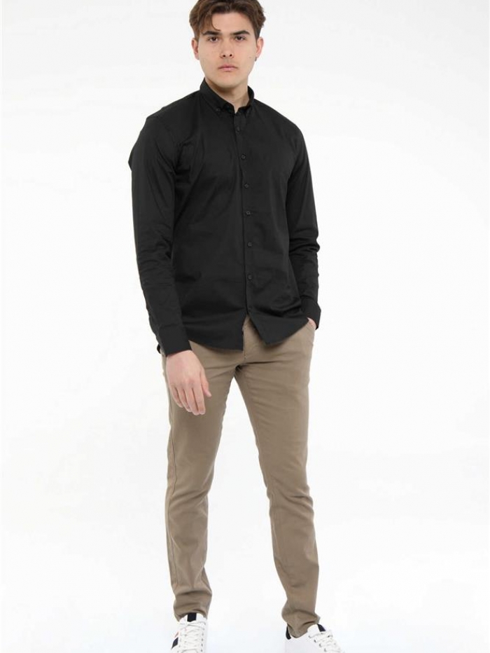 Πουκάμισο μονόχρωμο slim fit.