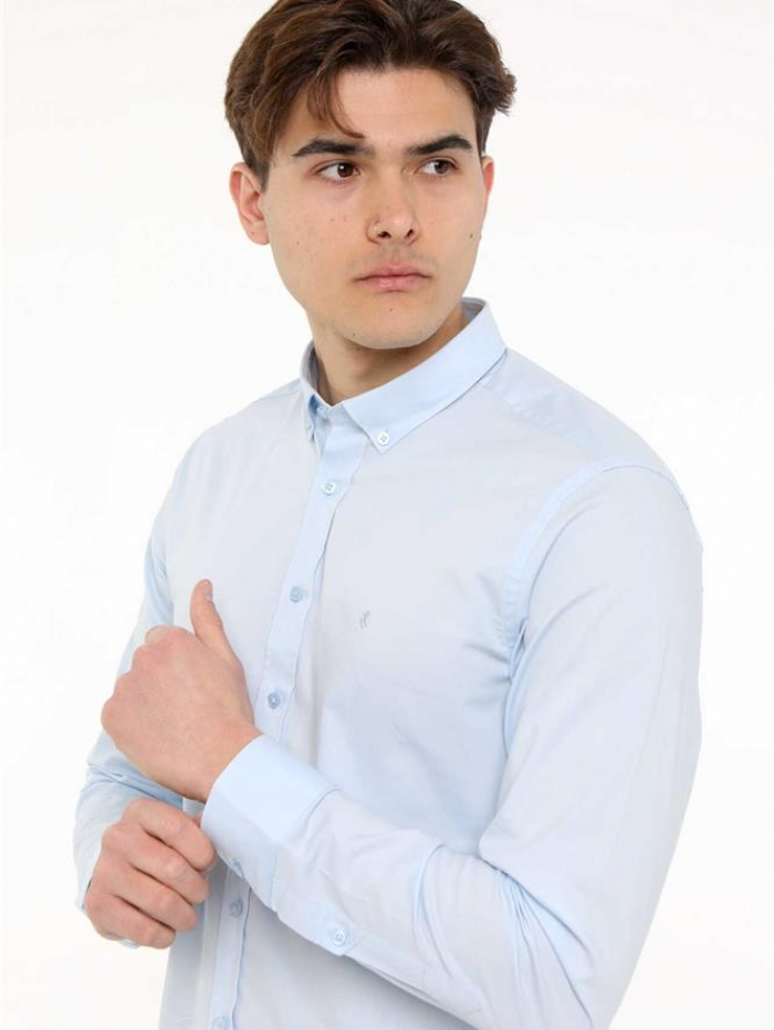 Πουκάμισο μονόχρωμο slim fit.