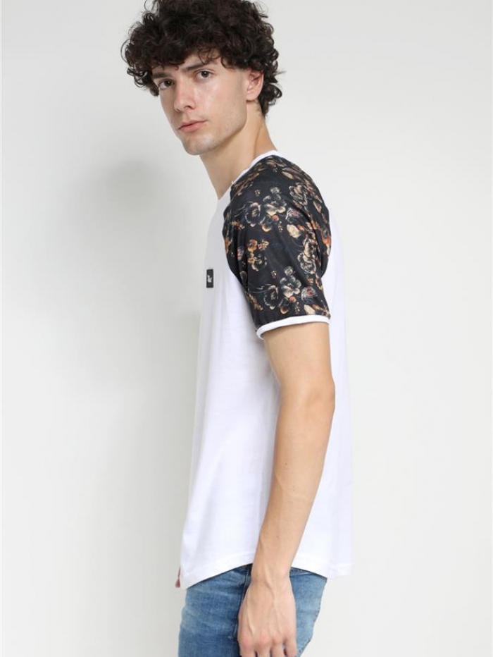 T-shirt με floral μανίκια