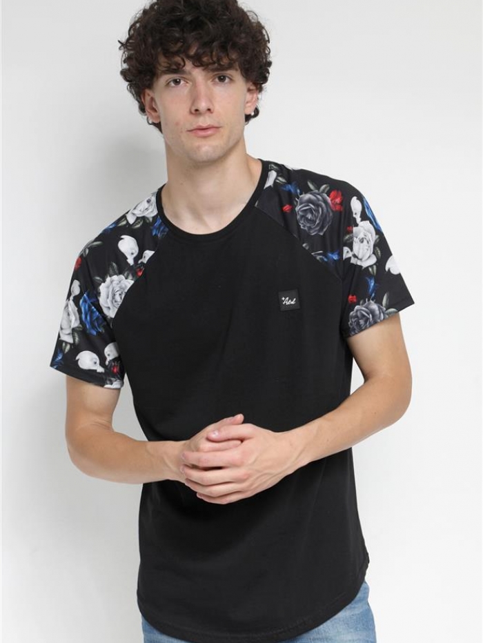 T-shirt με floral μανίκια Attitude.