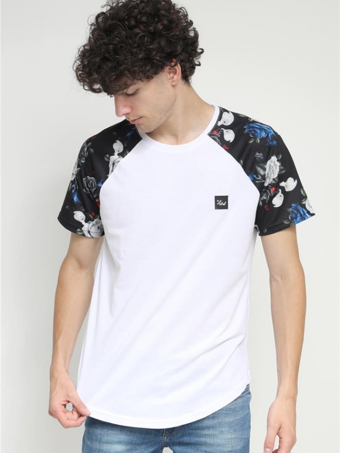 T-shirt με floral μανίκια Attitude.