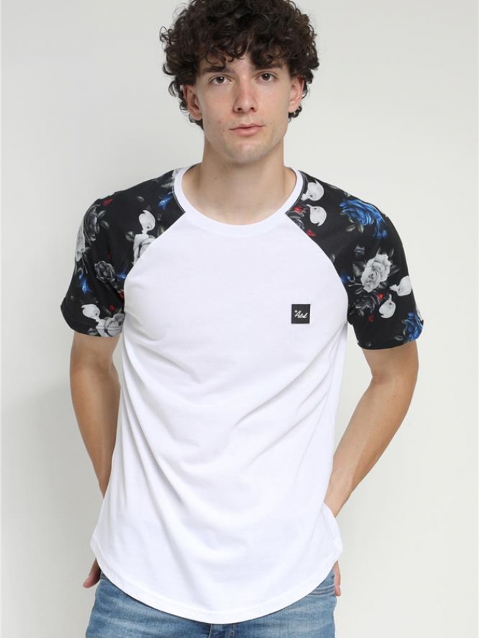 T-shirt με floral μανίκια Attitude.