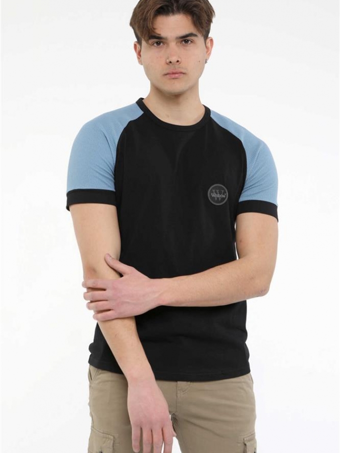 Τ-shirt με ρεγκλάν στο μανίκι